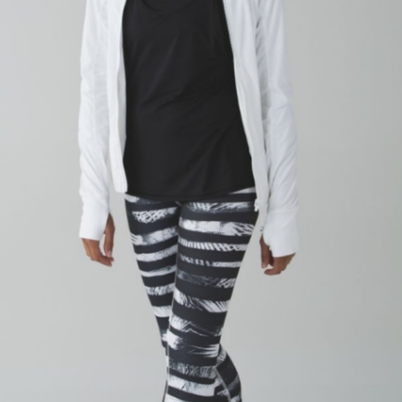 Lululemon Wunder Under Crop II - Picture 3 of 8